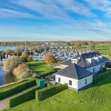 Holiday home Havenhuis *